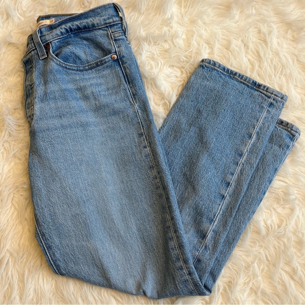 Levi's Wedgie Straight Leg Button Up Distressed Jeans, size 27